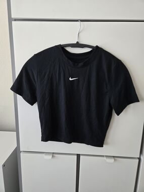 Nike Women's Black Crop Tee with Swoosh